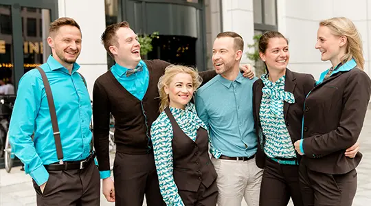 Gruppe von Motel One Mitarbeitern