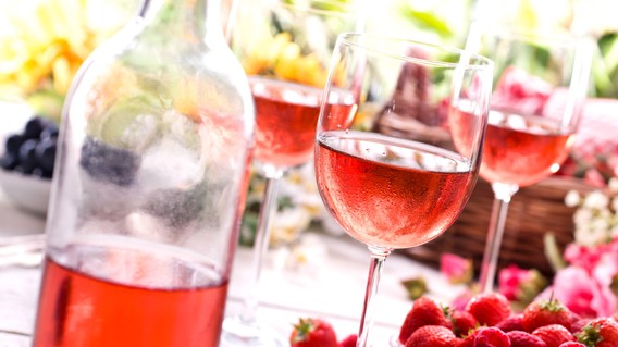 Rosé Wein im Glas