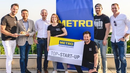 Bernhard Koler, Head of Marketing von Metro Österreich und Michael Pirka, Projektleiter von Metro (2. und 3. v. l.) mit den Siegern von Rebel Meat sowie Marko Ertl, Co-Founder von Herd und Nikolaus Munaretto, Curator MU Startup Hub (2. und 1. von rechts).