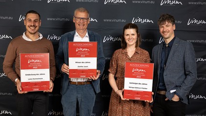 V. l. n. r.: „Entdeckung des Jahres“ Lukas Hammelmann (Pfalz), „Winzer des Jahres“ Günther Jauch (Mosel) und „Aufsteiger des Jahres“ Weingut Böhme & Töchter (Saale-Unstrut) (Foto: © Jana Kay)