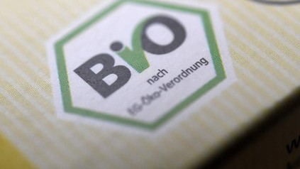 Das BIO nach Eg-Öko-Verordnung Zertifikat auf einer Verpackung