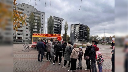 Warteschlange vor Frankys und Coens Foodtruck