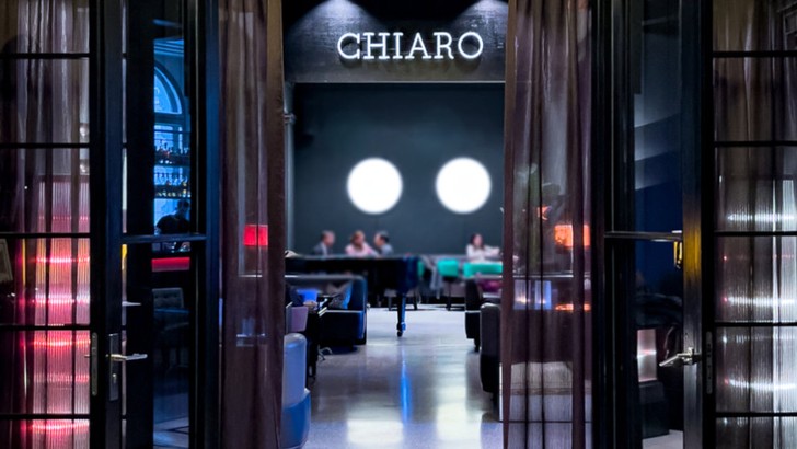 Eingang zum Restaurant Chiaro im Hotel de Rome Berlin. (Foto: © Rocco Forte Hotels)