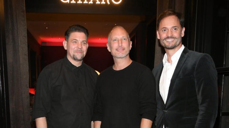 Tim Mälzer (links), Benno Fürmann (mitte) und Gordon Debus (rechts). (Foto: © Rocco Forte Hotels)