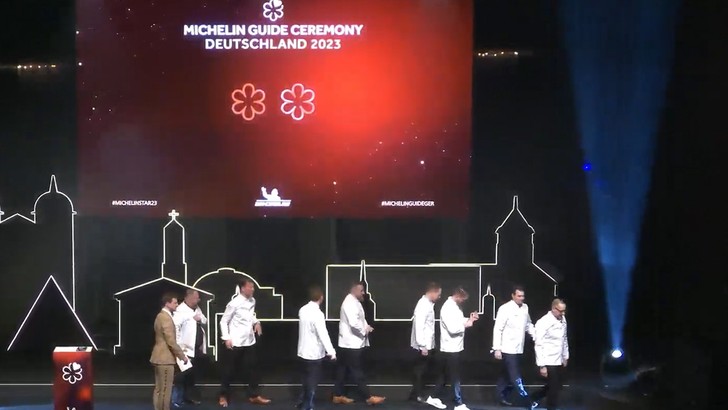 Guide Michelin 2023: Selektion der neuen Zwei-Sterne-Restaurants (Foto: © Screenshot YouTube/ Live-Stream Guide Michelin Ceremony Deutschland 2023)