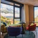 Ein Zimmer im Hotel Badeschloss mit Ausblick auf die Berglandschaft