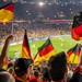 Fußballstadion mit Fans und deutschen Flagge