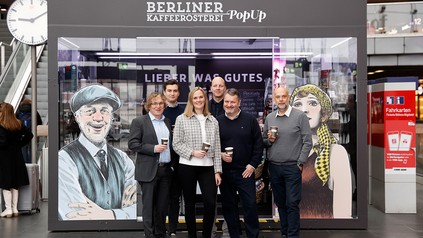 Pop-up-Store der Marke „Berliner Kaffeerösterei“ am Berliner Hauptbahnhof