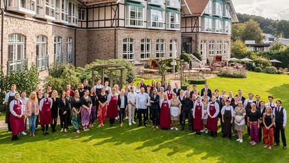 Allen voran geht im Alten Meierhof ein starkes Team von Abteilungsleitern und Führungskräften, das überdurchschnittlich lange dort tätig ist. (Foto: © Alter Meierhof)